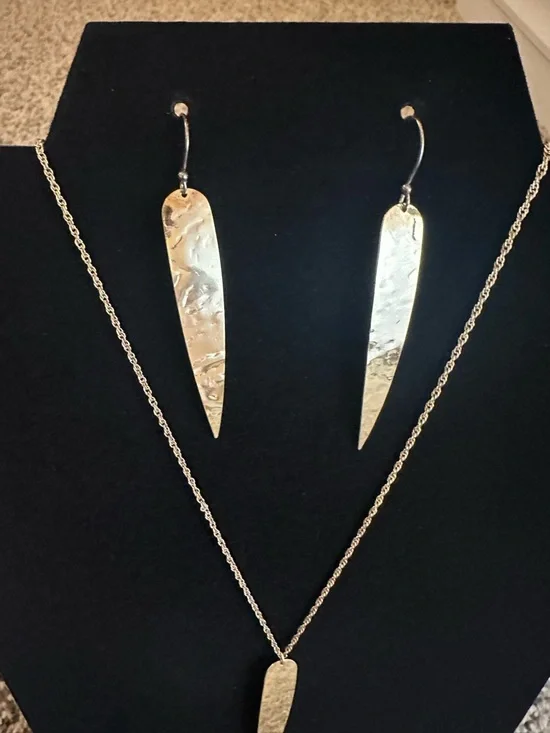 VINTAGE Holly Yashi -Hammered Gold Necklace & Earring Set - Picture 3 of 16